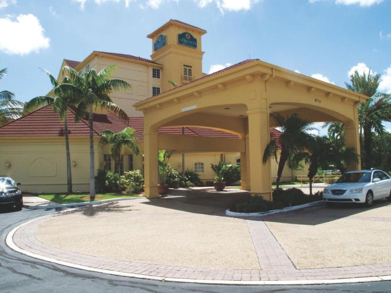 La Quinta By Wyndham Miami Airport West Hotel Exterior foto